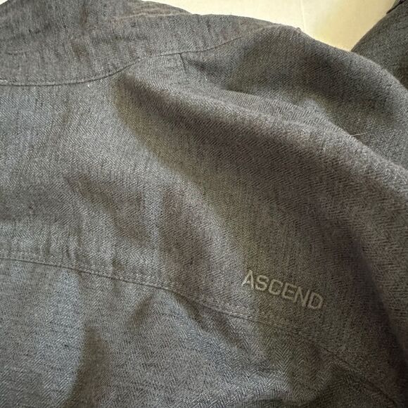 Men’s Ascend Dark Gray Herringbone Slub Button Up Shirt - Picture 7 of 7